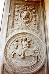 [color photograph of obverse of State Seal, State House entrance door, Annapolis, Maryland]